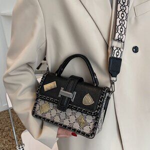 New Fashionable Versatile handbag/shoulder/crossbody bag